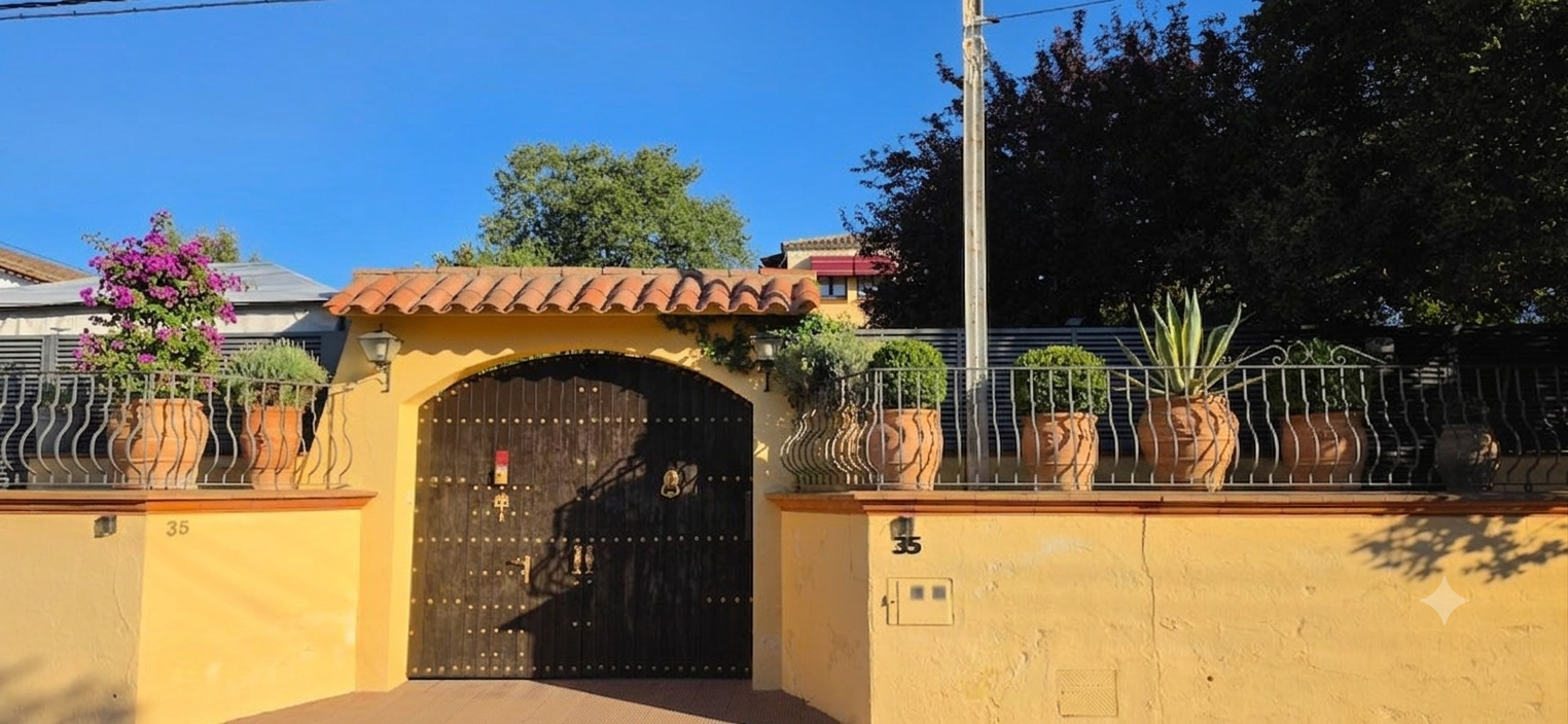 Can Carbonell - Portal Principal con Terracotas
